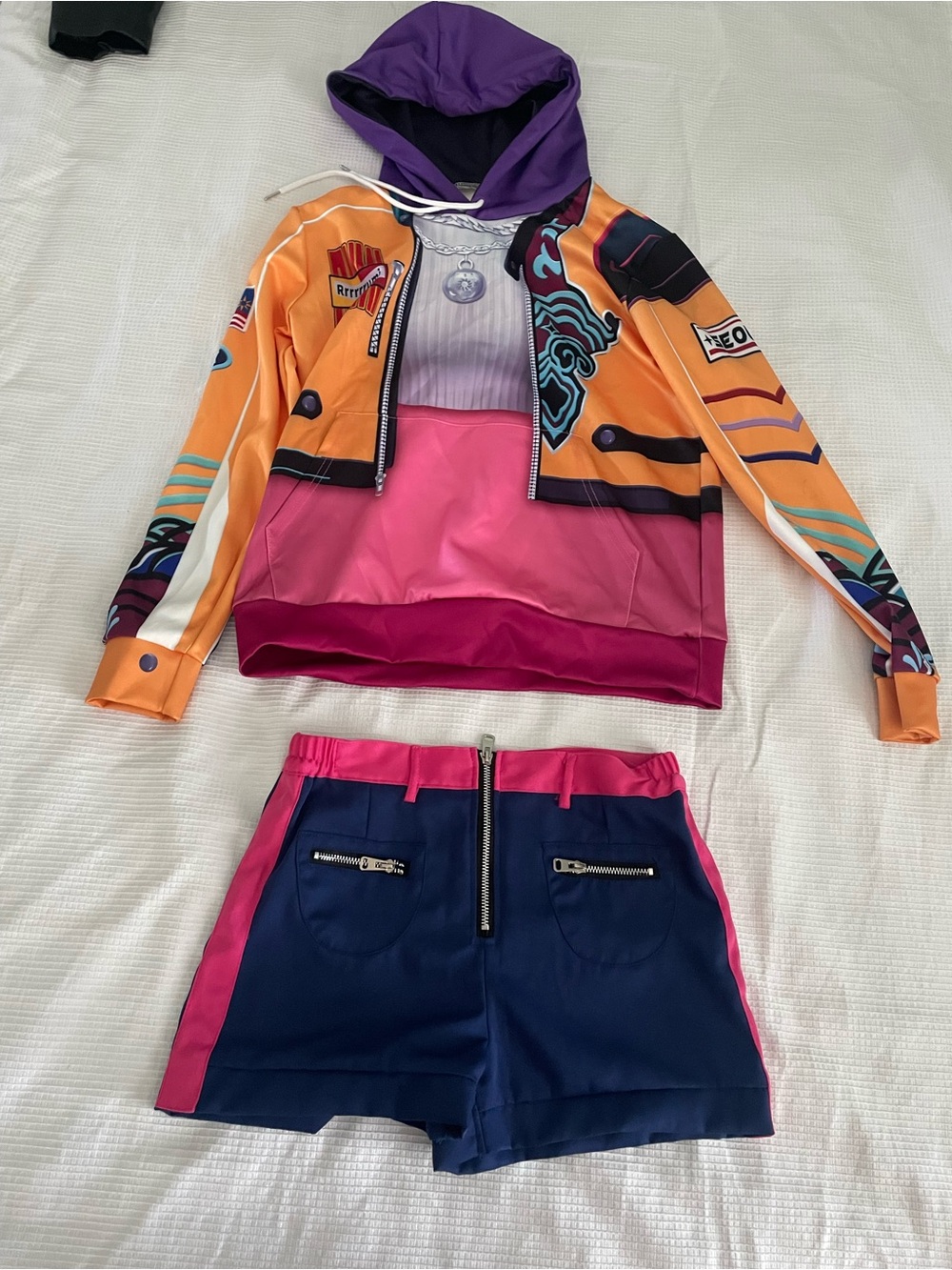 K-pop demon hunters Rumi’s outfit Hoodie & Shorts adult size small,youth Large.